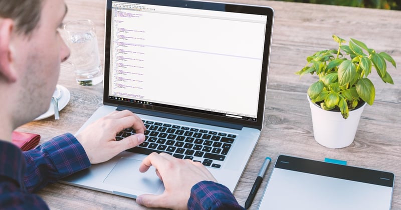 Créer un site web responsive avec HTML et CSS : le guide complet